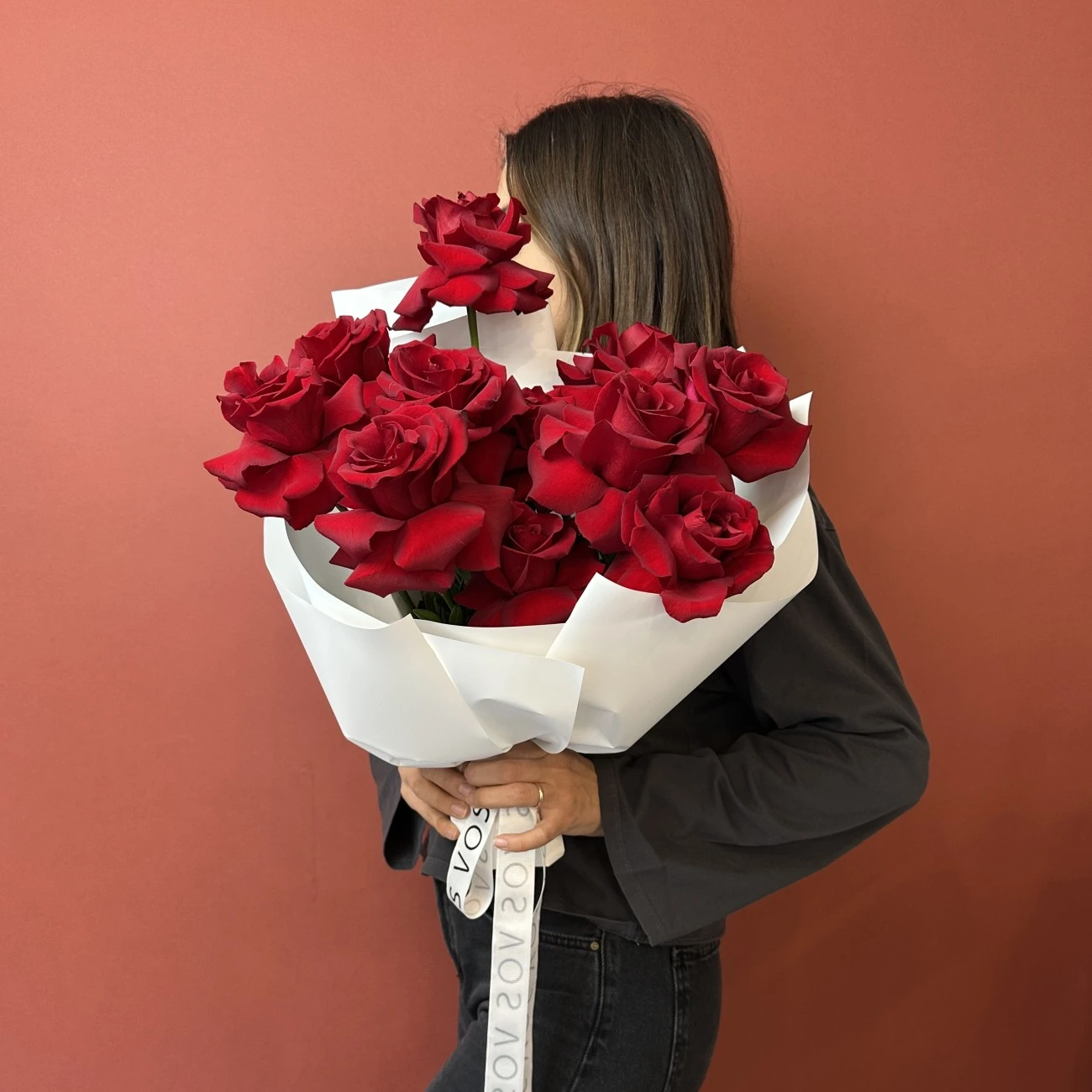 Vos Mono No.10 (11 Kırmızı Ekvator Gülü)