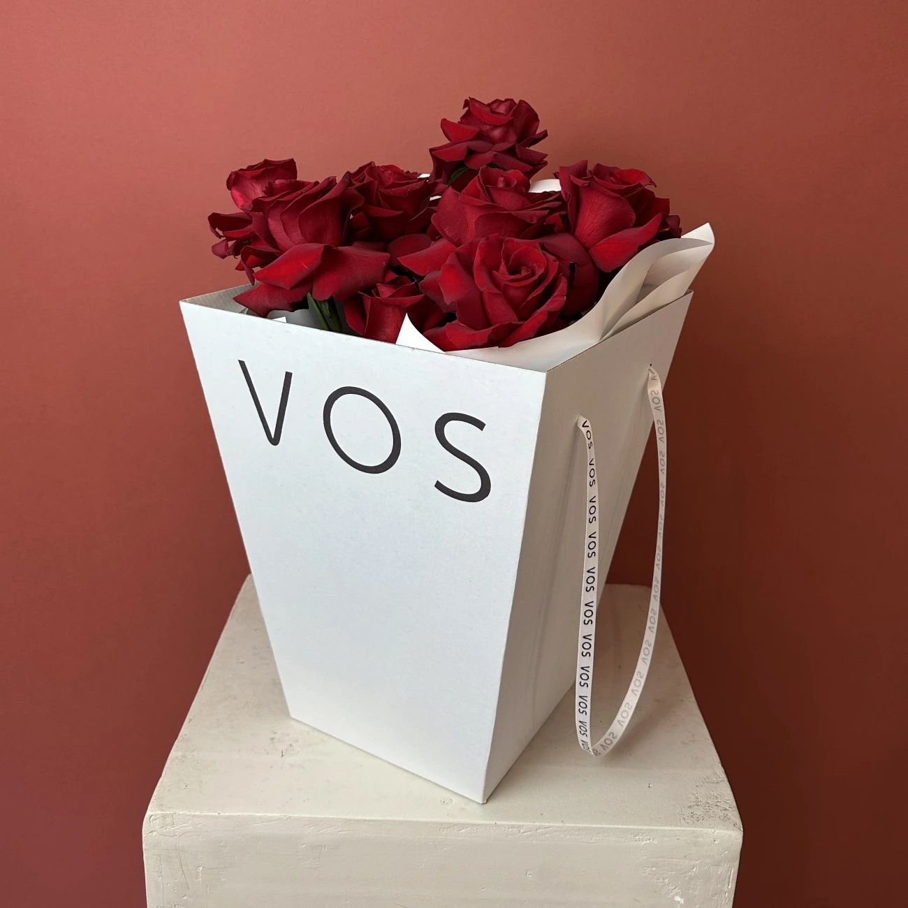 Vos Mono No.10 (11 Kırmızı Ekvator Gülü)