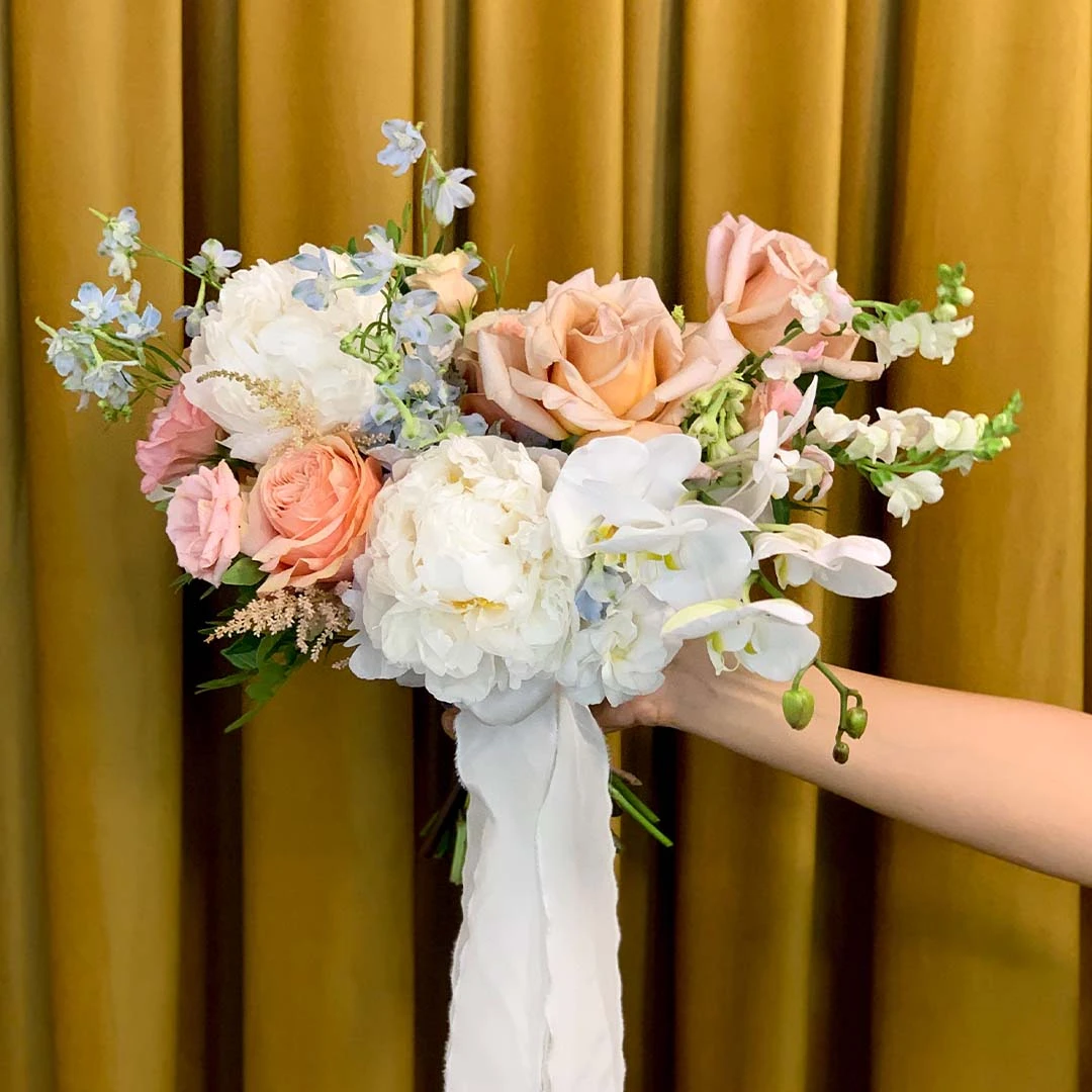 Lumi Asimetrik Gelin Buketi ve Damat Yaka Çiçeği